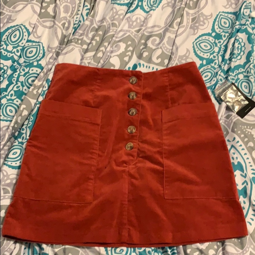 Button skirt